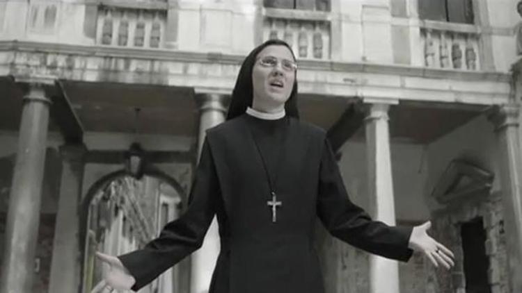O rahibeye Madonnadan destek, dini çevrelerden tepki