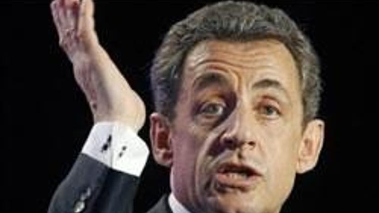 Sarkozy’nin sonunda yüzü güldü