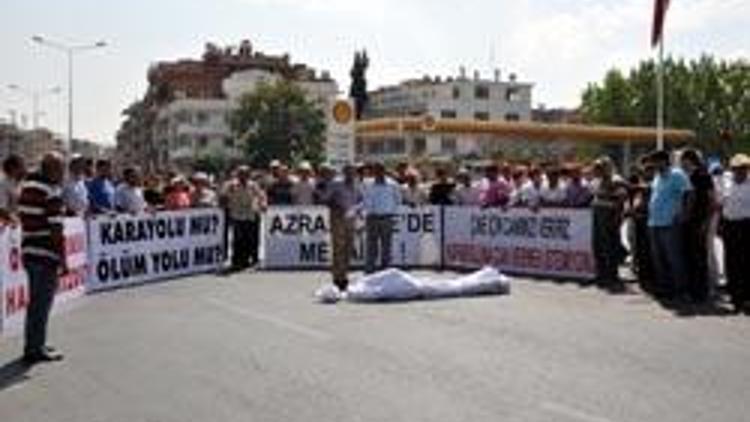 Çinede kefenli yol protestosu