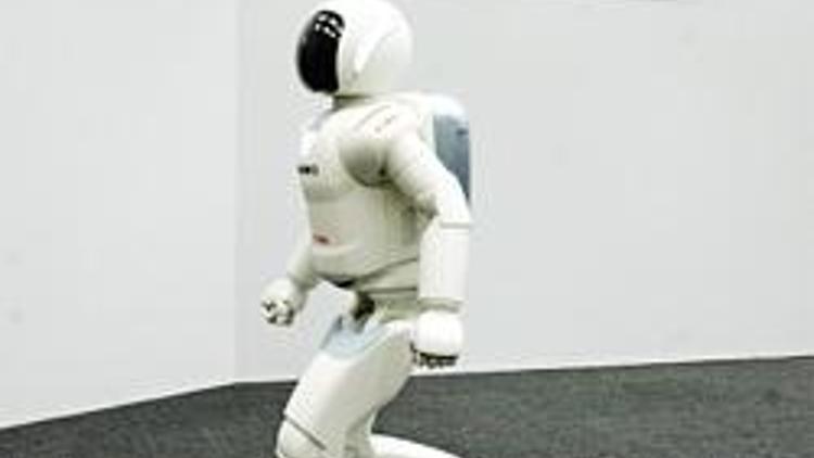 Asimo, işaret diline geçti, işitme engelliyle konuşuyor