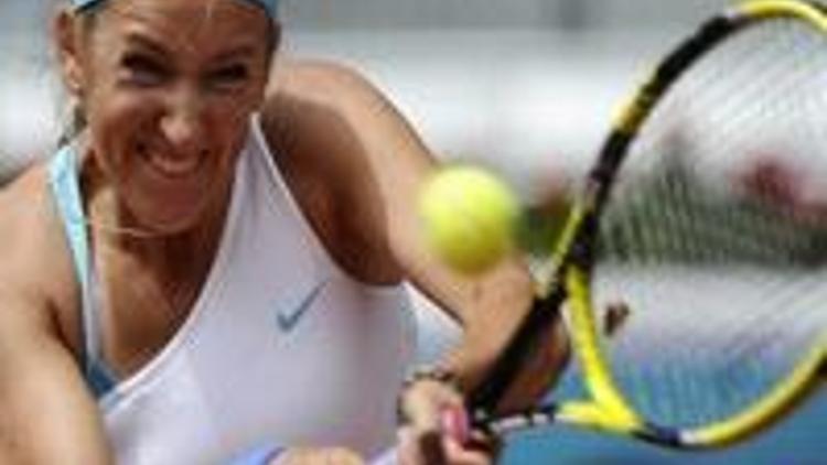 Azarenka tutulamıyor