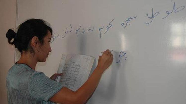 Öğrenciler Osmanlı Türkçesi öğreniyor
