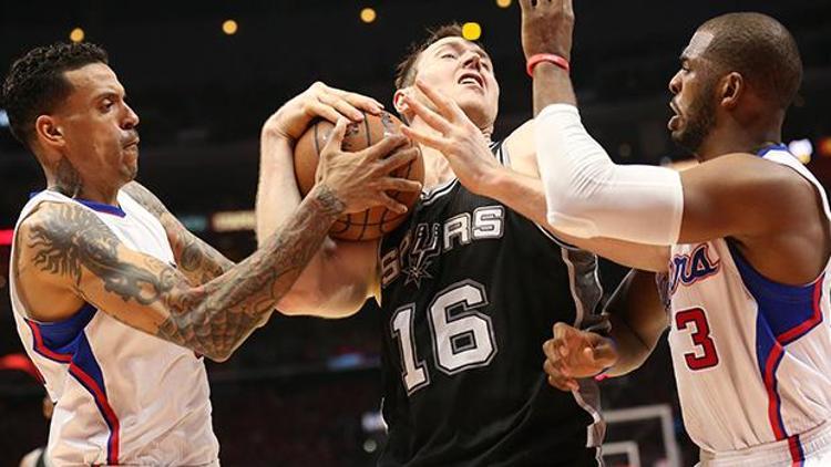 Clippers, şampiyon Spurs karşısında önde