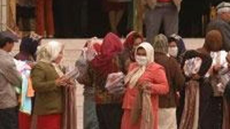 Türk kadın giysileri Sincanda kapış kapış