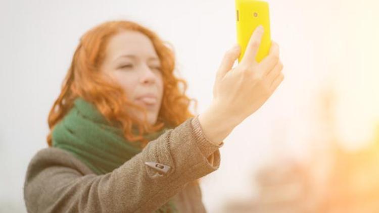 Selfie çılgınlığı kişilik zaafı haline dönüşebilir