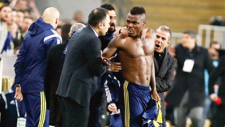 Emenike İstanbula döndü