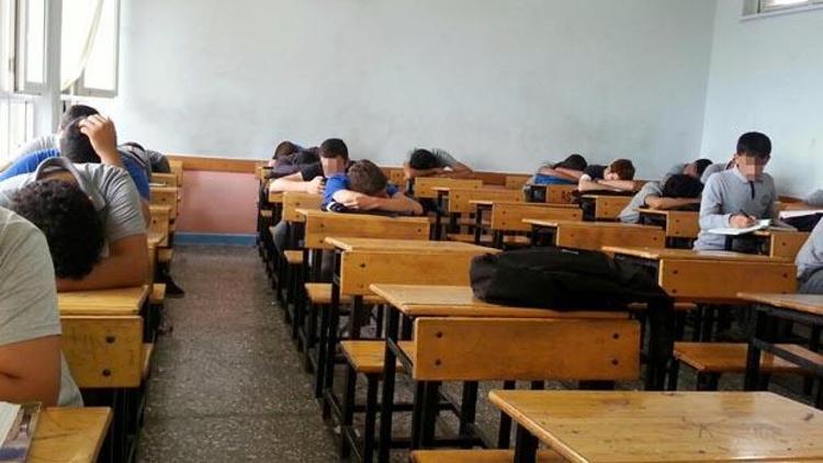 Uyuyan sınıfın öğretmeni hakkında suç duyurusu
