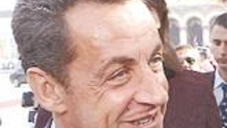 Sarkozy türbülansta