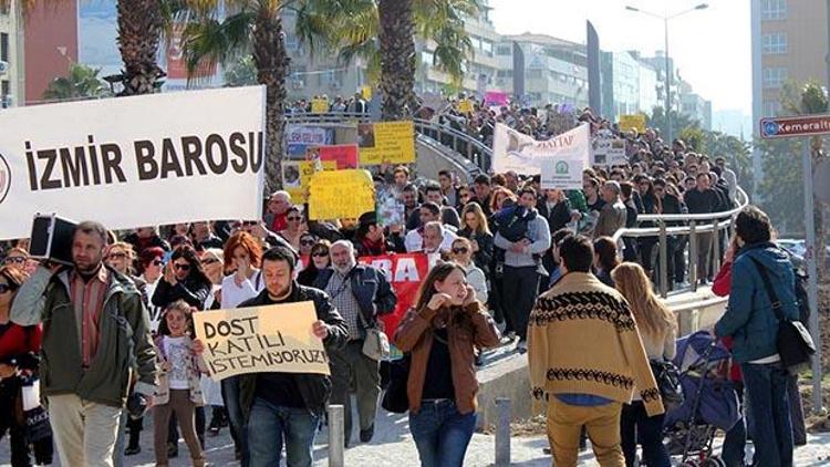 Dostları için sokağa döküldüler