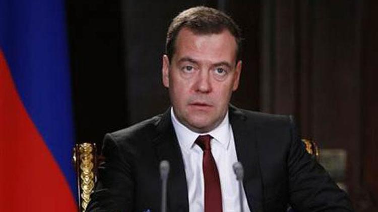 Putinin ardından Medvedev de...