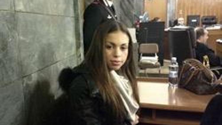 Berlusconi’yi koltuğundan eden Faslı kız hakim önünde