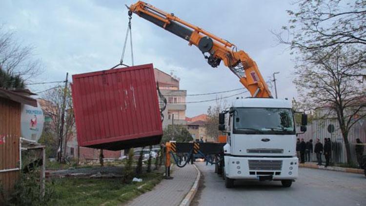 Terör operasyonunda konteynır da kaldırıldı