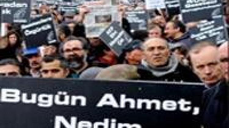 Dünya basını: Türk gazeteciler ayaklandı