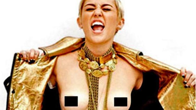 Mileyden üstsüz poz