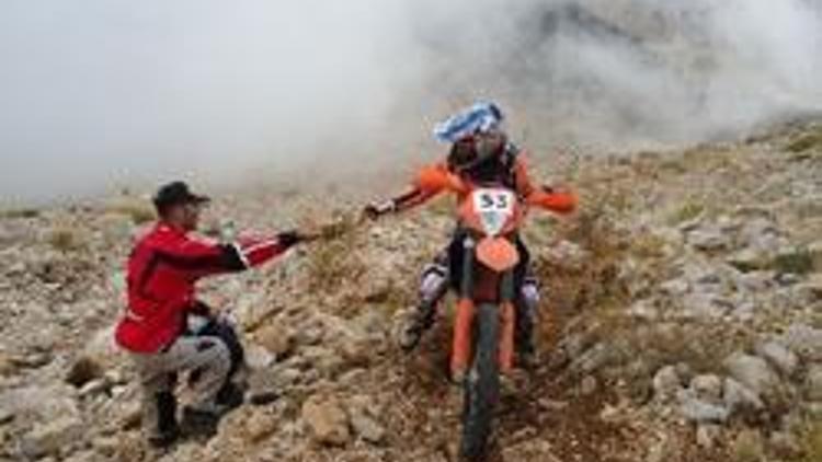 Kemerde hard-enduro heyecanı