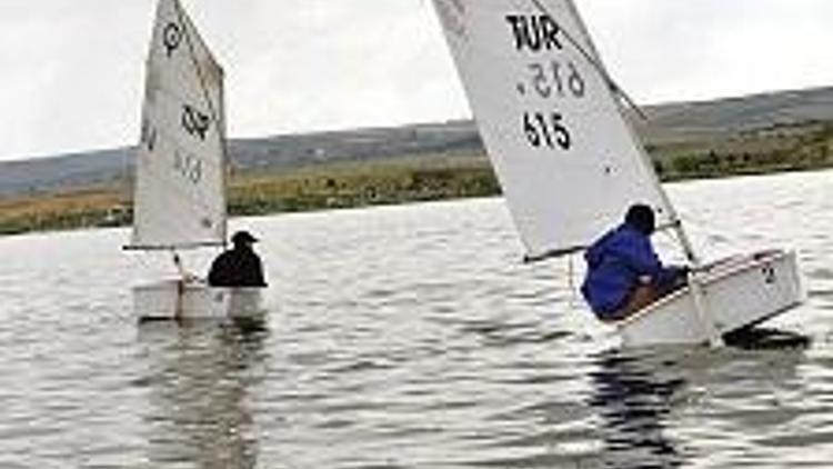 Mogan’da kano ve yelken yarışı