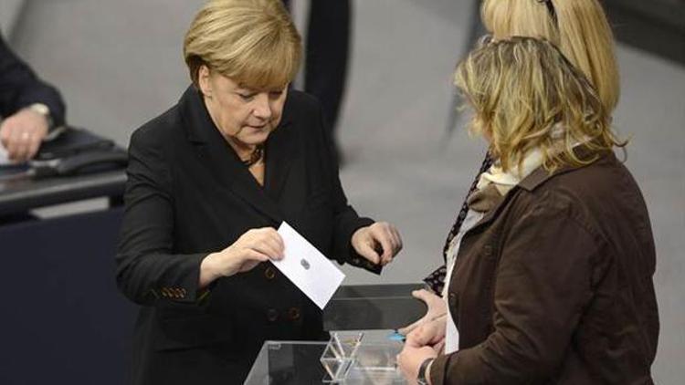 3üncü Merkel hükümeti  işbaşında