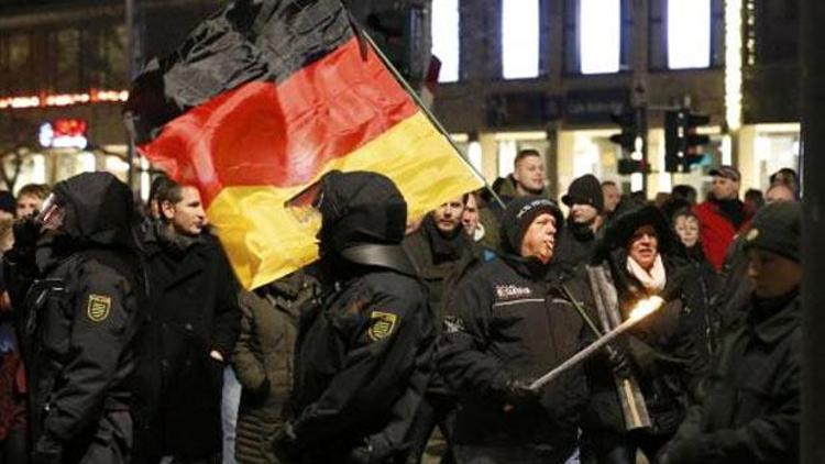 Almanyada İslam karşıtı gösteri