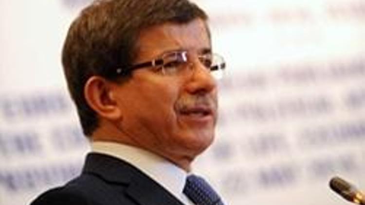 Davutoğlu: Lütfen hanımefendi gelin ve ağlayan çocukları görün