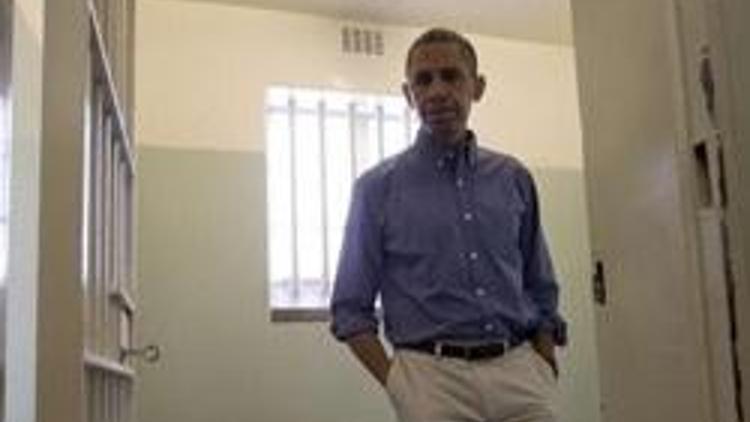 Obama, Mandelanın hapis yattığı adayı ziyaret etti