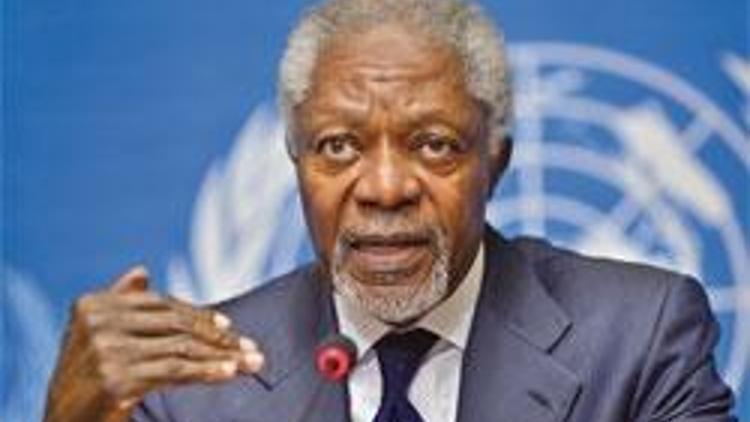 Kofi Annan havlu attı