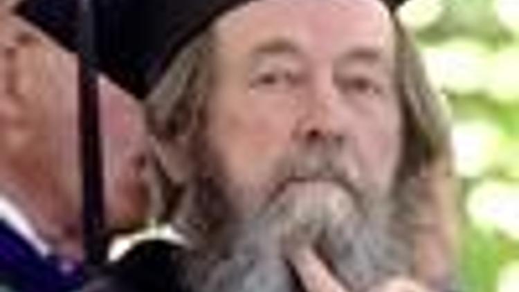 Russians pay last respects to Solzhenitsyn