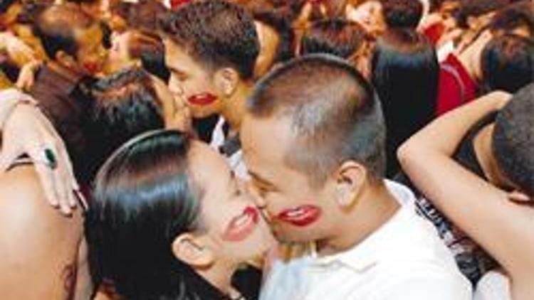 Çinde Sevgililer Günü hediyesi estetik ameliyat