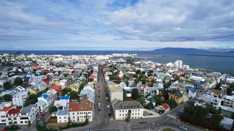 Batmayan güneş İzlandalı Müslümanları ikiye böldü