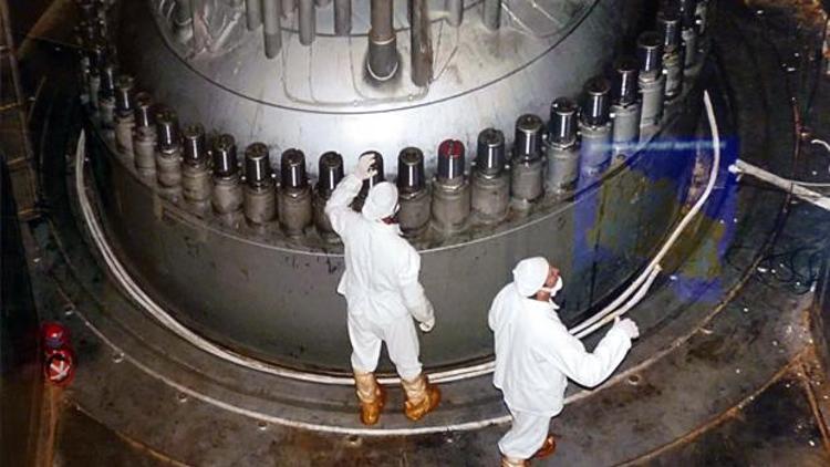 Fukuşima nükleer santralinin içinden ilk görüntüler | izle
