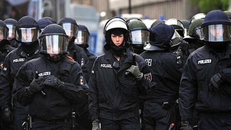 Pforzheim’da polis radikal gruplara baskın yaptı