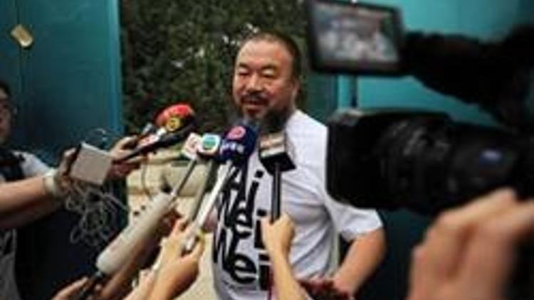 Çin üç ay sonra serbest bıraktığı muhalif sanatçıya faturayı kesti