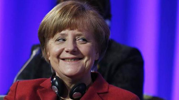 Merkel yeni kriptolu telefonuna kavuştu