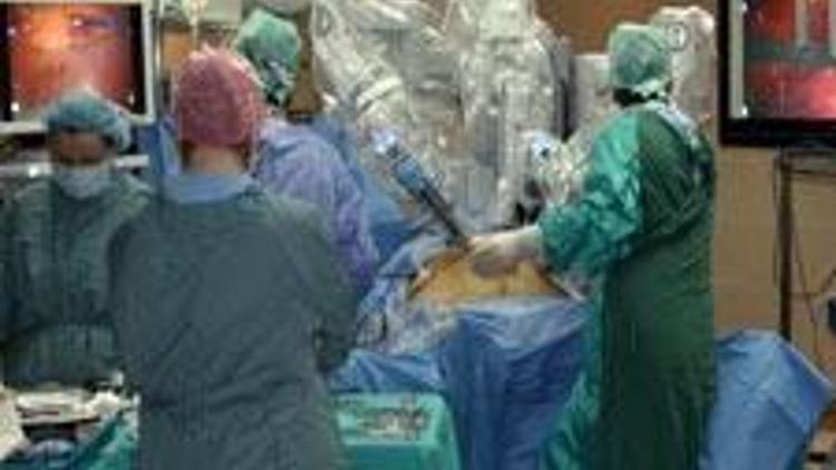Şişman hastaya robotlu ameliyat
