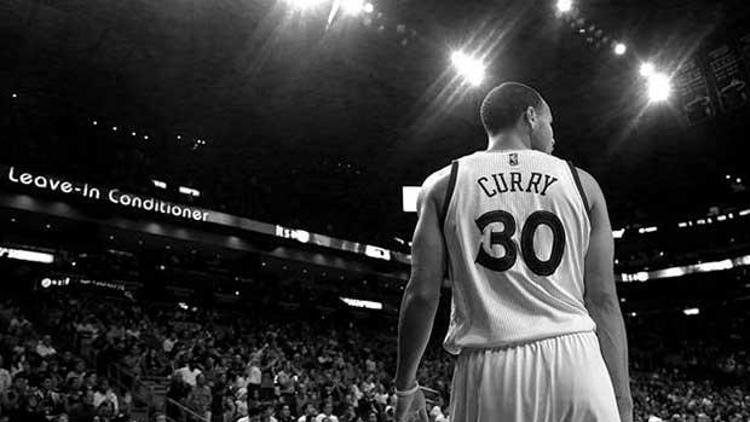 Curry 40 attı Warriors deplasmanda güldü