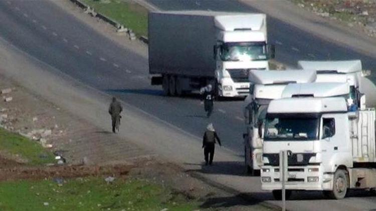 Cizrede PKKlılar uluslararası yolu kesti