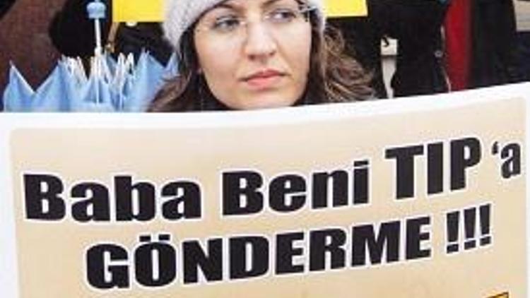 CHP’li gençlerden ‘AKP olimpiyatları’