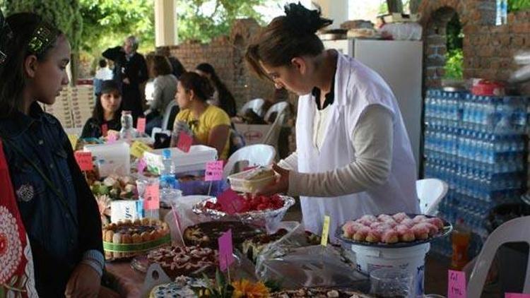 Gönüllülerden öğrenciler için kermes