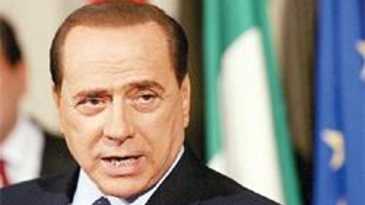 Berlusconi: Onlar striptizci değil burlesk dansçı