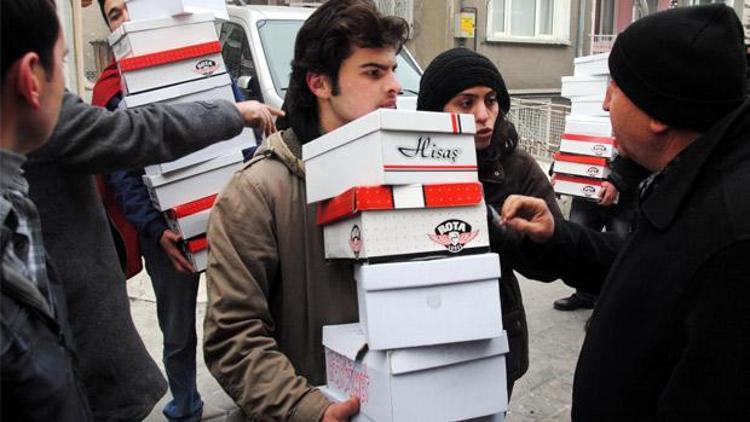 Ayakkabı kutulu protestoya ceza