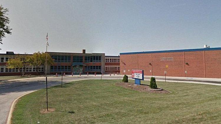 Ortaokul öğretmeni iki öğrencisiyle cinsel ilişkiye girmekle suçlanıyor