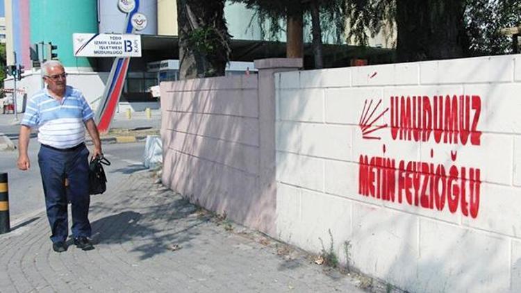 İzmir duvarlarında slogan rüzgarı
