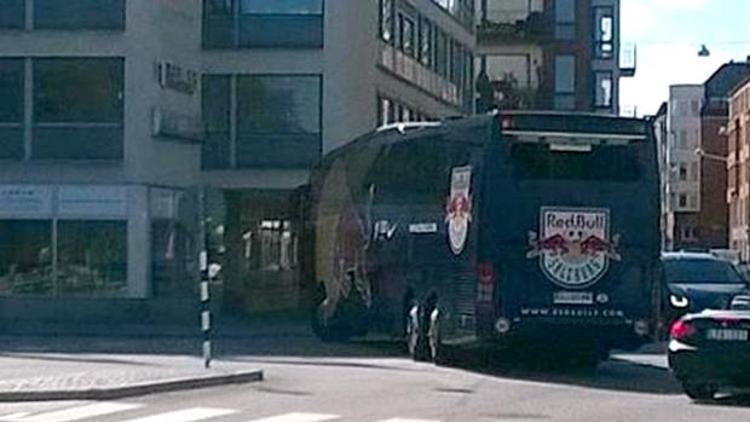 Red Bull Salzburg otobüsü, İsveç’te saldırıya uğradı