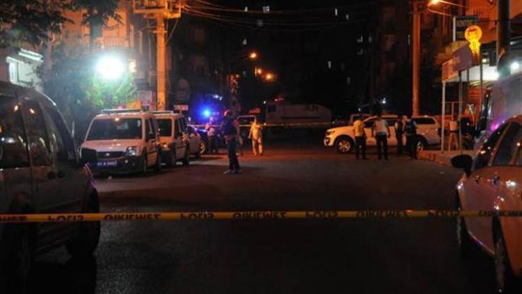 Diyarbakırda polis merkezine bombalı saldırı: 1 polis ağır yaralı