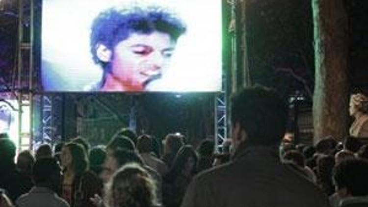 Michael Jackson son kez sahnede
