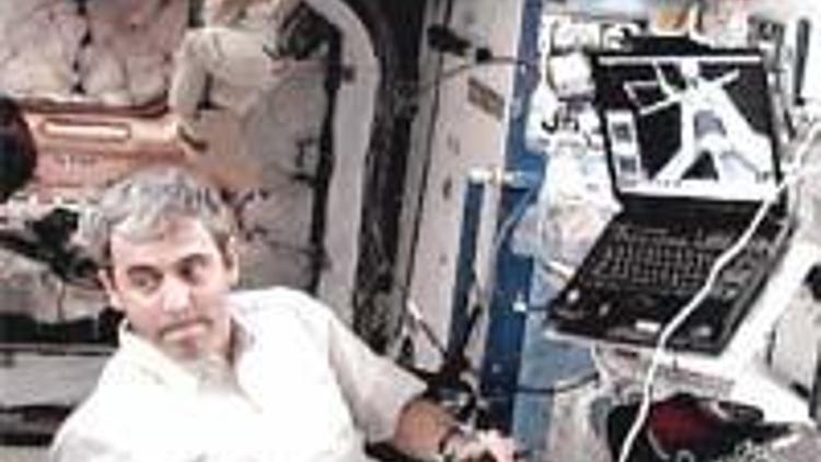 Astronot hastalanınca uzay yürüyüşü ertelendi