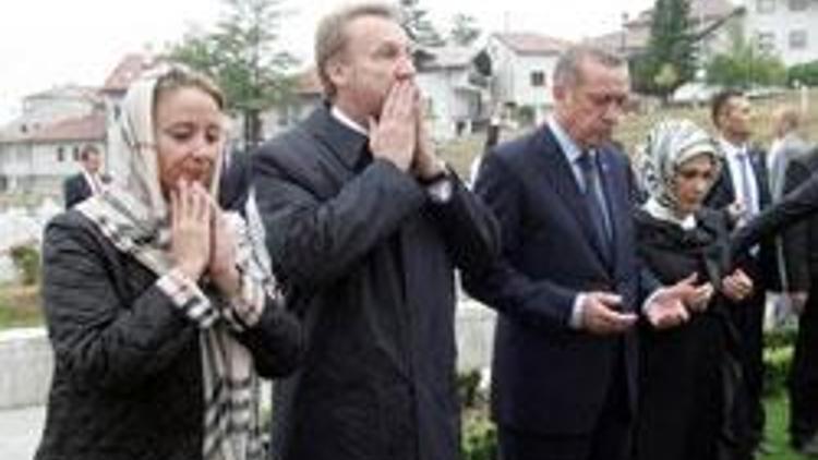 Erdoğan, İzzetbegoviçin kabrini ziyaret etti