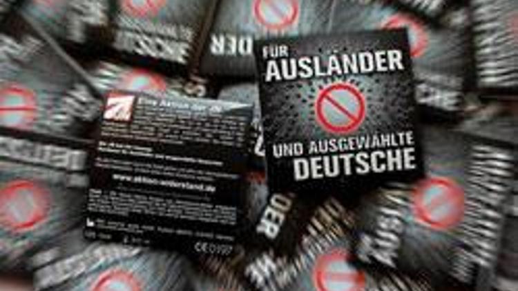 Almanyada ırkçı partiden kondomlu hakaret