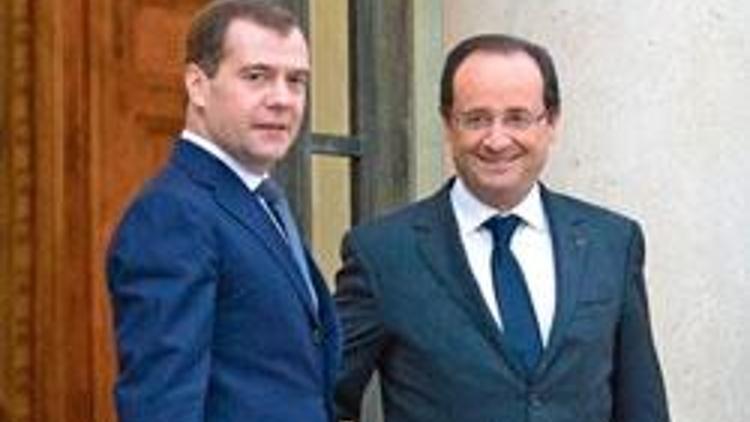 Medvedev Hollande ile görüştü