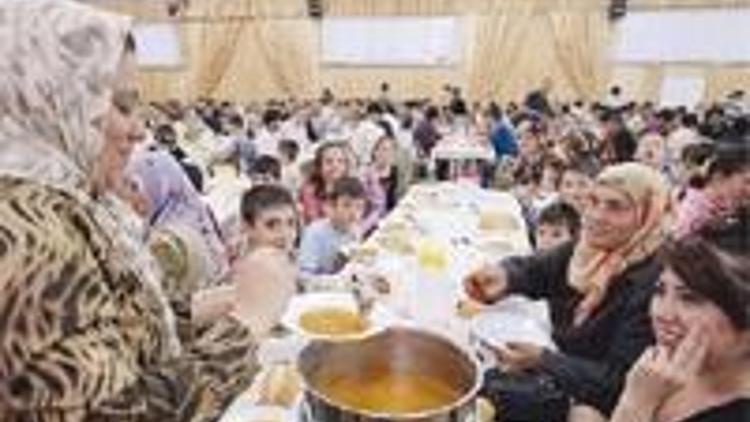 Türkiye’nin en büyük çadırında günde 8 bin 500 YTL’lik iftar