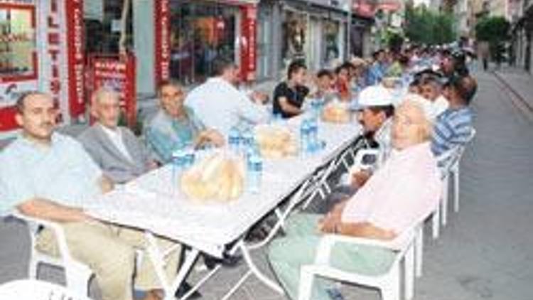 İftar sofrasına vatandaştan ilgi